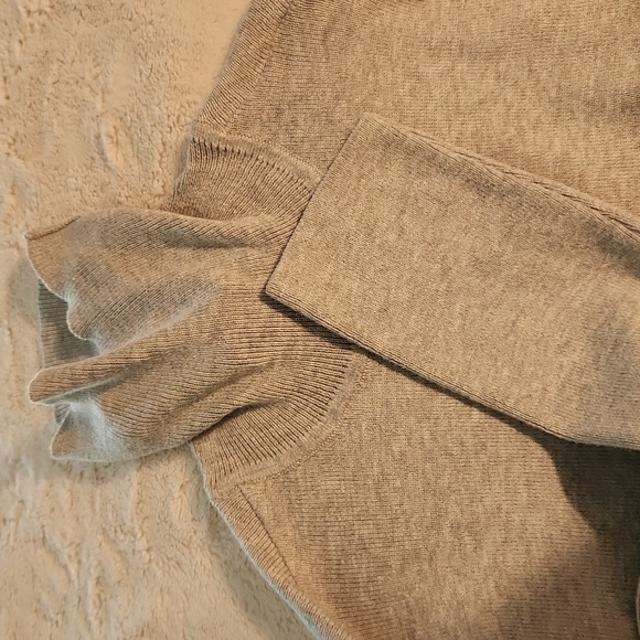 Chicos soft, cool wear turtle neck sweater. - Picture 4 of 4